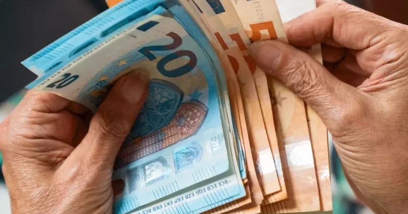 Bulgaristan bugün euroya geçti, gözler direnen diğer ülkelere çevrildi