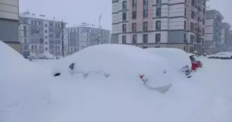 Diyarbakır’da kar esareti: Otobüs seferleri iptal edildi, çok sayıda araç kar altında!
