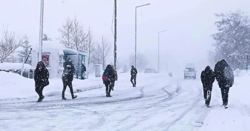 Türkiye beyaza büründü: 2026 nın ilk kar tatili haberleri geldi