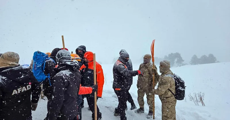 Artvin de çığ altında kalan 2 çobanı arama çalışmaları sürüyor