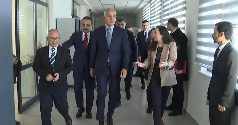 Bakan Ersoy dan Konservasyon Laboratuvarı na ziyaret