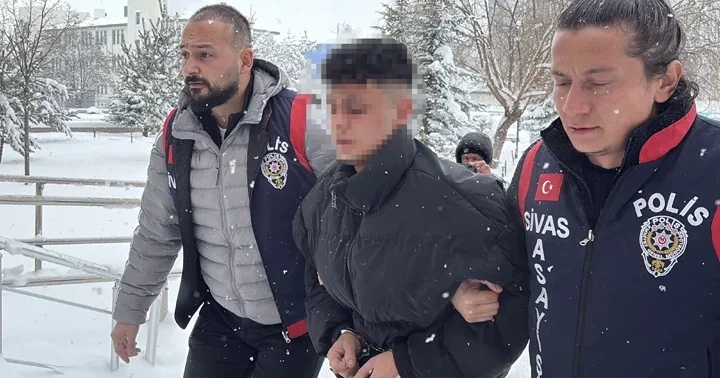 Sivas ta yılbaşı gecesi bıçaklanan 19 yaşındaki Baran, kurtarılamadı