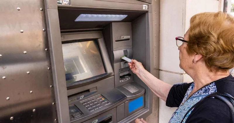 ATM’lerdeki kısıtlama resmen devrede! Kartını takan bu yazıyı görecek