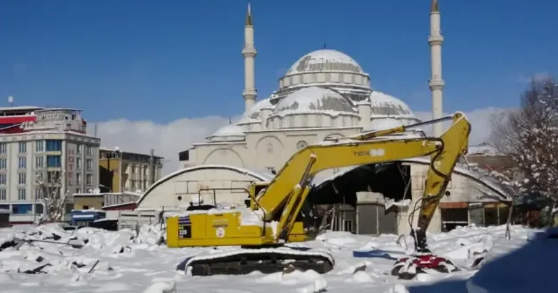 Atıl durumdaydı! Mısır Çarşısı nda yıkım başladı