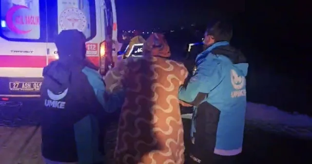 Doğum sancısı başlayan kadının imdadına karlı yolları aşan UMKE ekipleri yetişti Gaziantep Haberleri