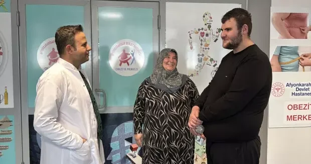 Afyonkarahisar haberleri 198 kiloya kadar çıkan genç 6 ayda 50 kilo verdi! İşte son hali... 01 Ocak 2026