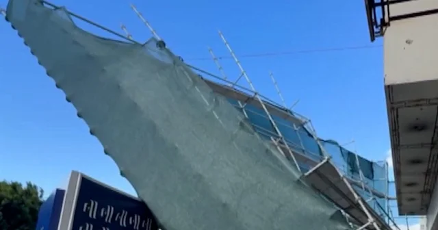 Antalya’da şiddetli rüzgar iskeleyi tehlikeye soktu VİDEO İZLE