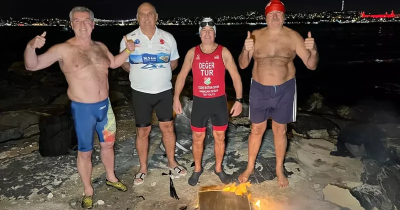 İstanbul Boğazı nda buz gibi suda yüzerek 2026 yı karşıladılar