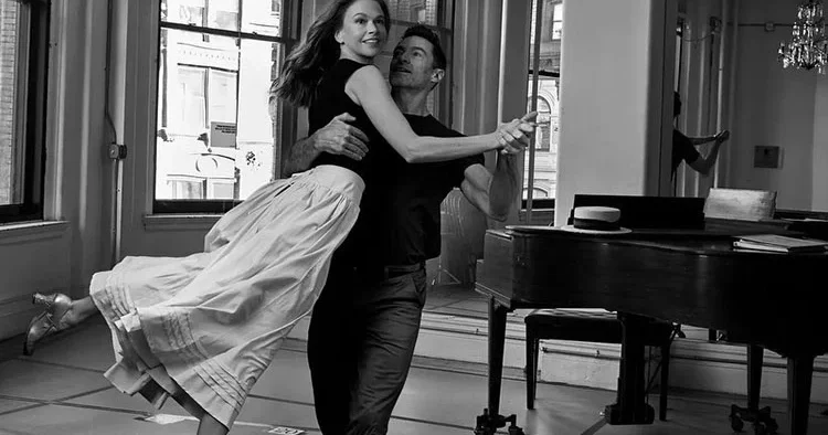 Yasak aşkını rol arkadaşından deli gibi kıskanıyor… Bana da böyle gönül vermişti… Ya ona yan gözle bakarsa!