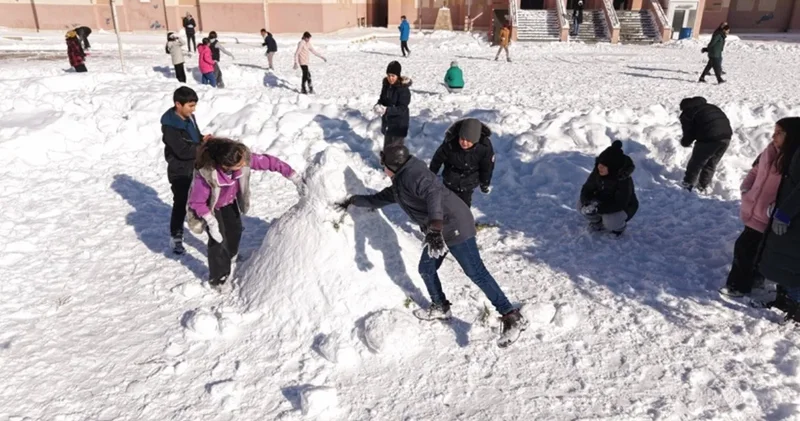 Yeni yılda kar yurdu etkisi altına aldı: Onlarca ilde eğitime ara verildi