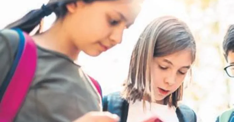 Çocuklara 13 yaşından önce telefon vermeyin