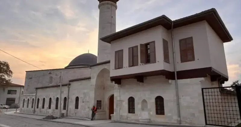 Anadolu nun ilk camisi Habib i Neccar küllerinden doğdu ve ilk cuma namazına hazırlanıyor