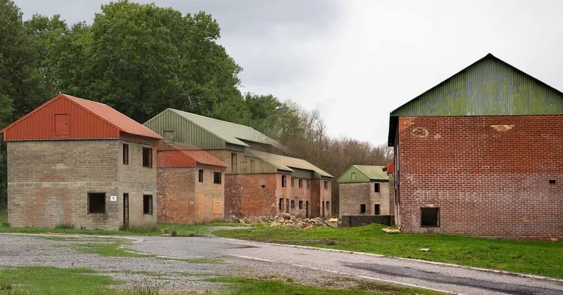 82 yıl önce bir gecede boşaltılan hayalet köye, yılda sadece 12 gün giriş izni veriliyor Sözcü Gazetesi