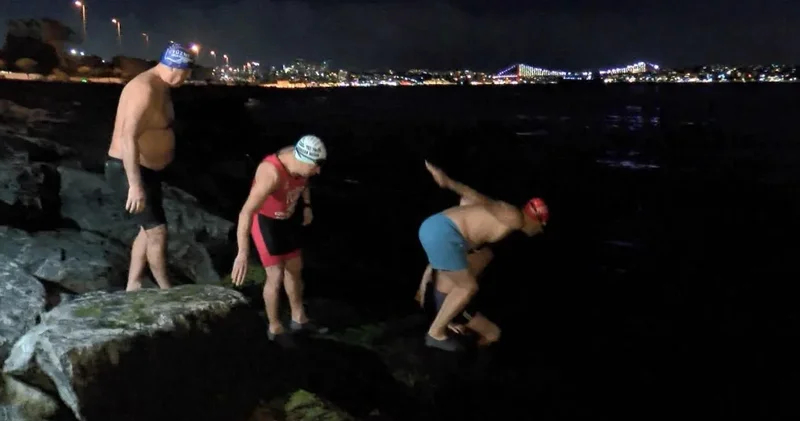 Sarayburnu Fatihleri 2026’ya soğuk suda yüzerek girdi