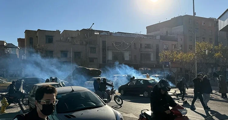 İran daki protestolarda çatışma çıktı: Bir güvenlik görevlisi öldürüldü