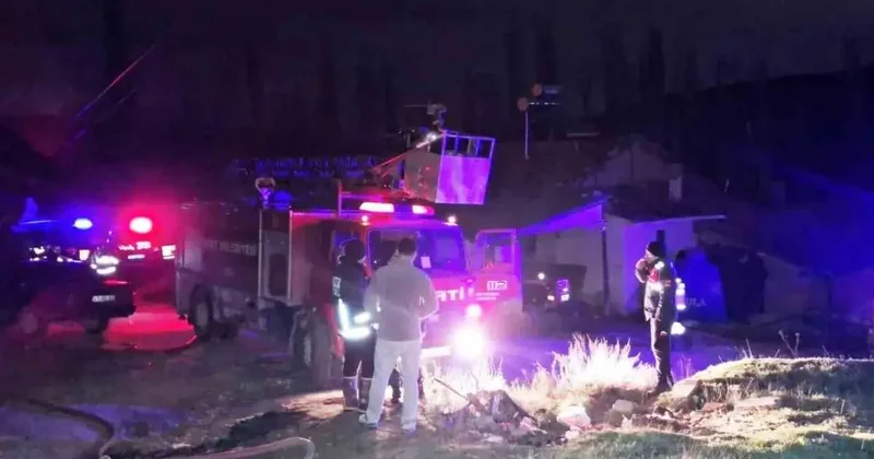 Emet’te ahşap evde çıkan yangın büyümeden söndürüldü