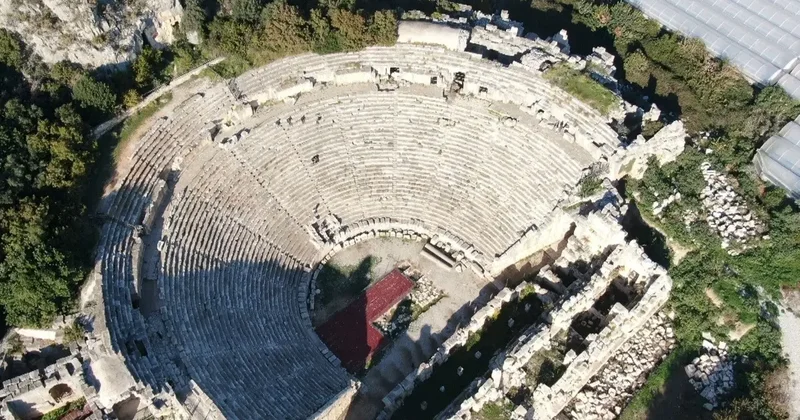 Anadolu’nun Pompei’si Myra’da kazılar özel mülkiyet sınırlarında ilerliyor