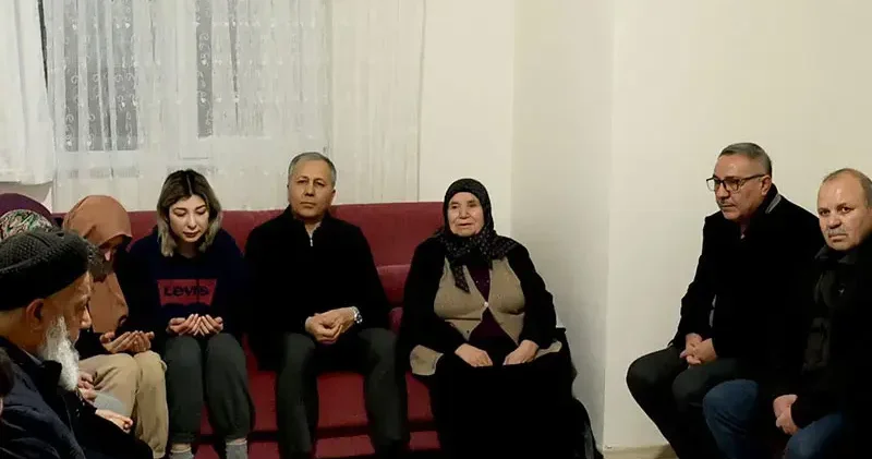 Bakan Yerlikaya, şehit polis memuru Koçyiğit in ailesini ziyaret etti