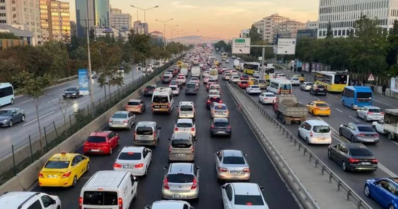 İstanbul Valiliği: İlimizde ana arterler başta olmak üzere tüm yollar açık