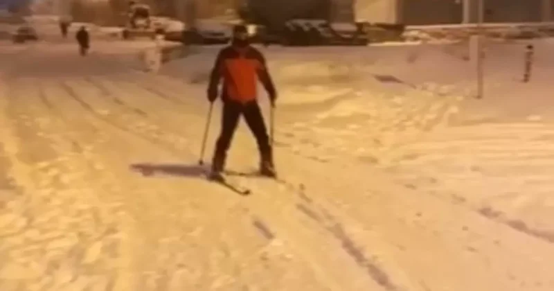 Kayak takımıyla caddede gezdi