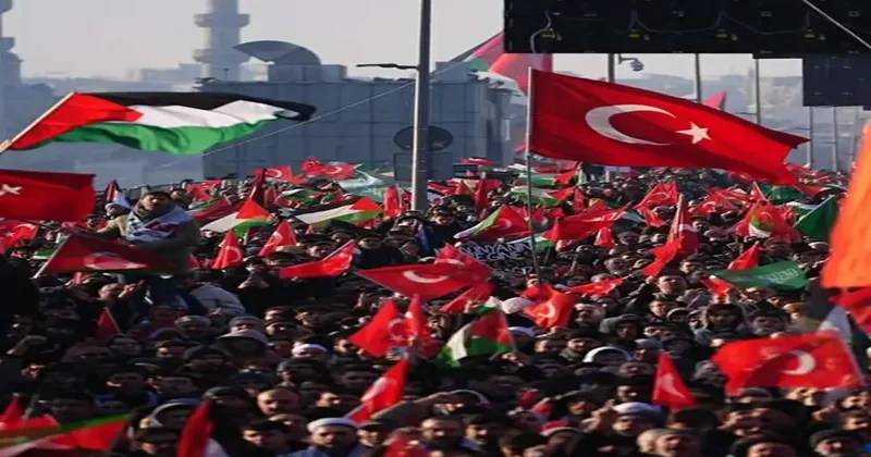 Türkiye, Filistin için ayakta! Galata Köprüsü nde düzenlenen yürüyüş için yoğun katılım