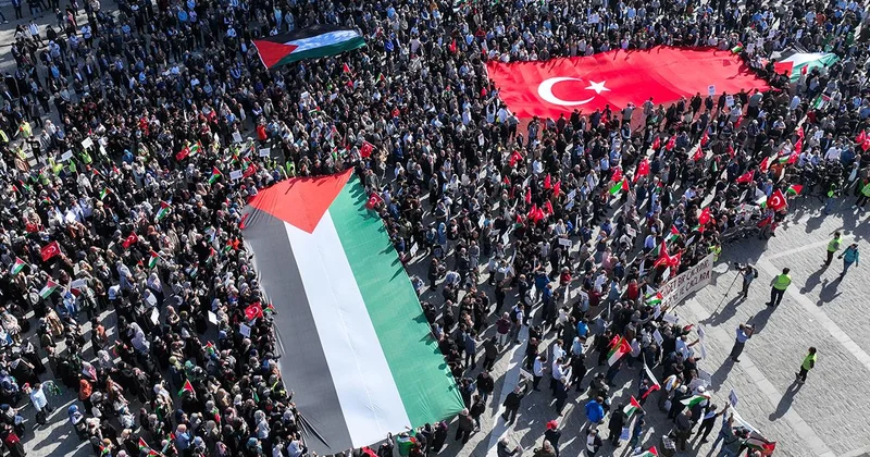 İstanbul’da Filistin’e destek yürüyüşü: Vatandaşlar Galata Köprüsü’nde buluşuyor