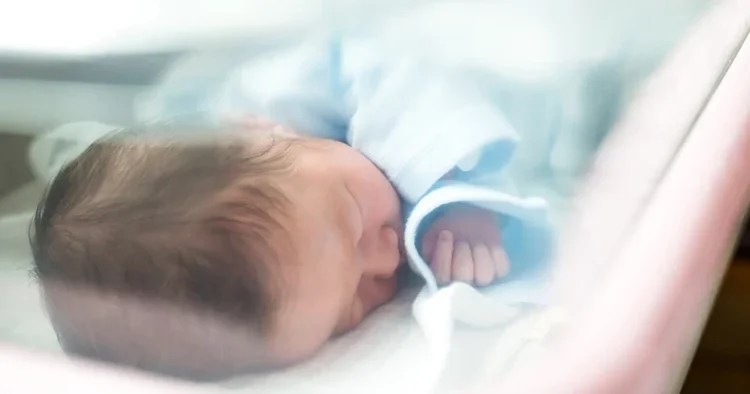 İstanbul da açlığa terk edilen 2 aylık bebek hayatını kaybetti: Aile üyeleri gözaltında