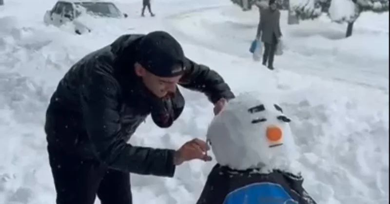 Meslek aşkı peşini bırakmadı! Kardan adamı da tıraş etti Sözcü Gazetesi