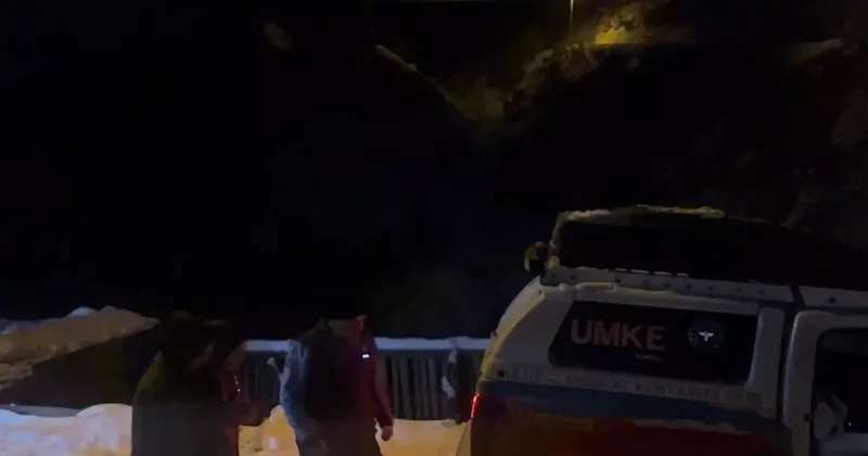 Siirt’te UMKE ekipleri kar ve tipiye rağmen hastalara yetişmeye çalışıyor