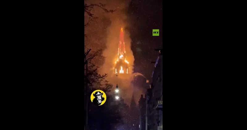 Amsterdam daki tarihi kilise alev topuna döndü!