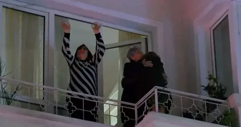 Şişli Kurtuluş ta yeni yıla bardak ve nar fırlatarak girdiler