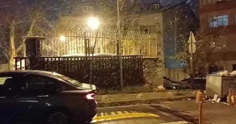 İstanbul un sokakları yeni yıla beyaz örtü ile girdi