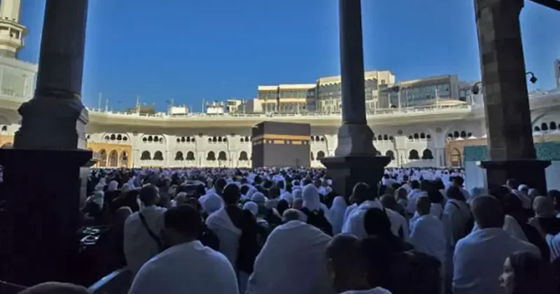 Kabe de tarihi rekor! Yeni yılın ilk saatlerinde insan seli yaşandı