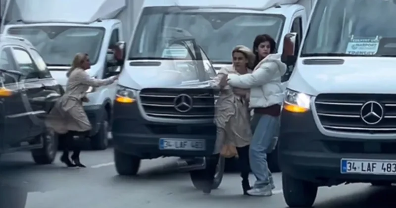 Topuklu çizmeleriyle trafiği birbirine kattı! Sözcü Gazetesi