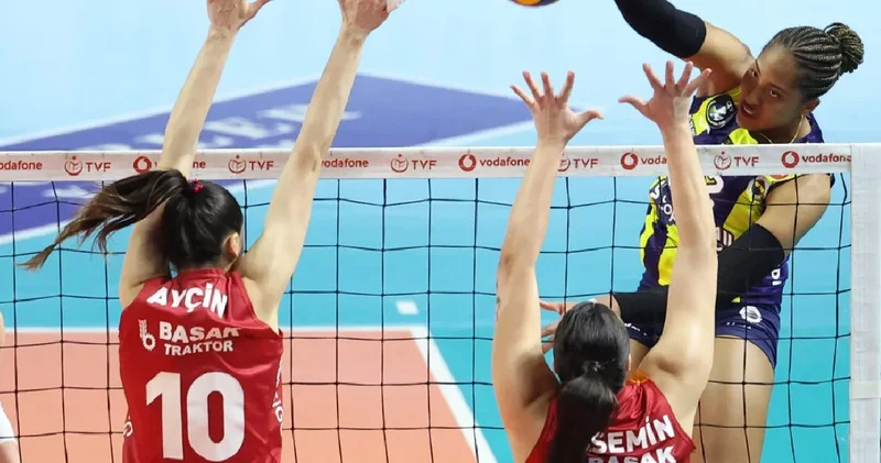 Galatasaray Fenerbahçe derbisinin başlama saati ertelendi: Vargas tan kötü haber geldi