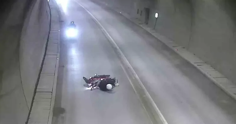 Tünelde motosikletten düşüp metrelerce sürüklendi: Kaza anı kamerada