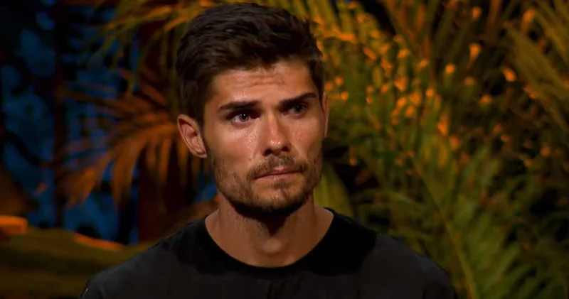 Yakalama kararı çıkan Barış Murat Yağcı Survivor dan diskalifiye edildi