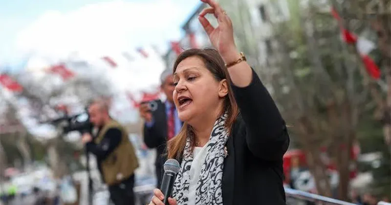 Burcu Köksal dan CHP nin konferansında Türk bayrağı olmadığı iddiasına: Değerlerimizin tartışmaya açılması kabul edilemez!