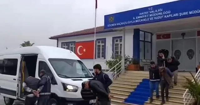 Avrupa ümidiyle yola çıkan 12 göçmen Hatay da yakalandı Hatay Haberleri