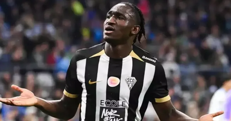 Fenerbahçe nin yeni forveti İstanbul a geldi! Maliyeti açıklandı