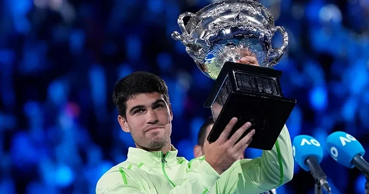 Carlos Alcaraz, Avustralya Açık ta 88 yıllık rekoru tarihe gömerek şampiyon oldu!