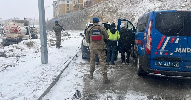 Gölbaşı nda jandarma vatandaşın güvenliği için nöbette Adıyaman Haberleri
