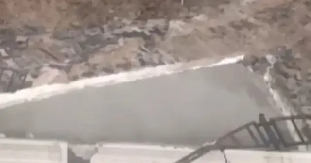Şanlıurfa’da binanın istinat duvarı çöktü: O anlar kamerada VİDEO İZLE