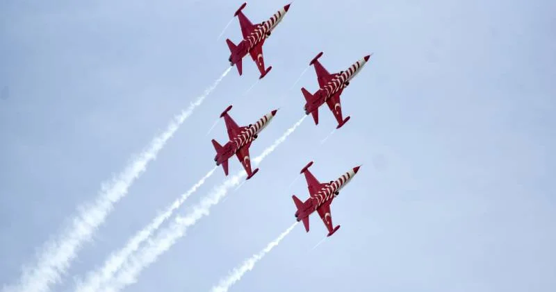 Yankı Bağcıoğlu ndan tasarruf tedbirleri nedeniyle Türk yıldızları ve SOLOTÜRK uçuşlarının iptaline tepki