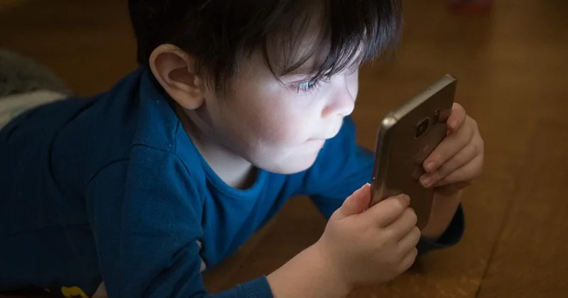 15 yaşından küçük çocuklar sosyal paylaşım sitelerine giremeyecek