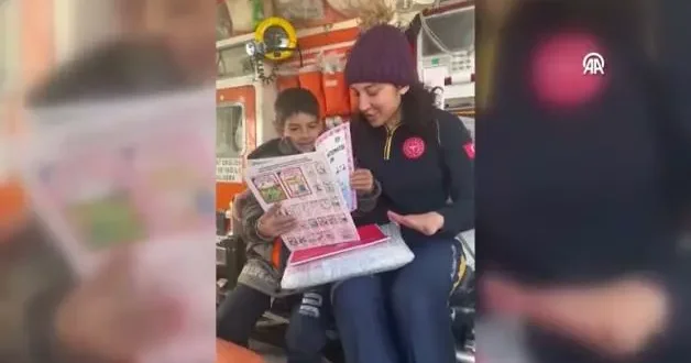 Sağlıkçı olarak geldiği deprem bölgesine 21 kütüphane, 135 bin kitap kazandırdı