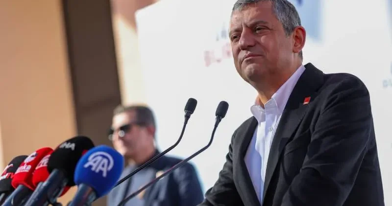 Özgür Özel: Millet gördü ki adam emekliye 20 bin lira maaş veriyor, kendi 20 milyon liralık saat takıyor!