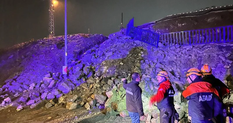İstinat duvarı çöktü, araçlar zarar gördü Son dakika haberleri