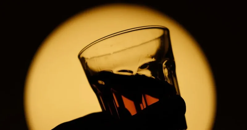 Hollywood’un yeni ruhani iksiri “Ay Suyu” çılgınlığı! Siz de kendi “Ay Suyu”nuzu yapabilirsiniz