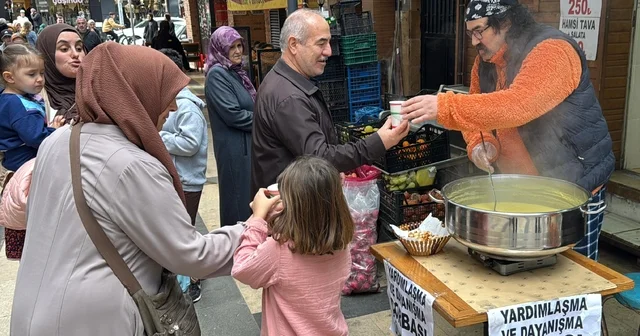 Her gün 200 bardak çorbayı ücretsiz dağıtıyor Ordu Haberleri